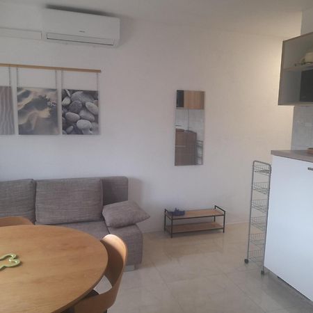 Apartments Malou Baška Voda Oda fotoğraf
