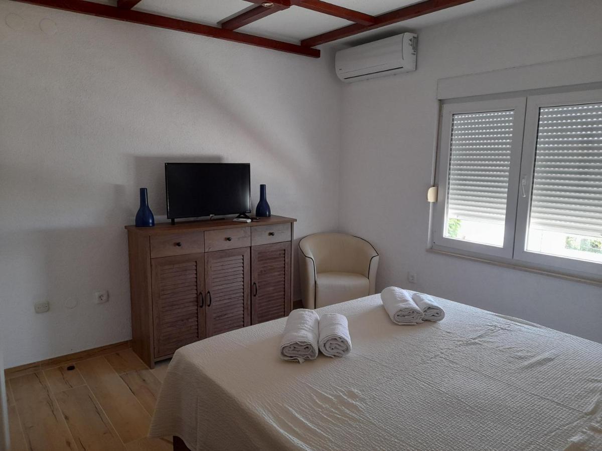Apartments Malou Baška Voda Oda fotoğraf