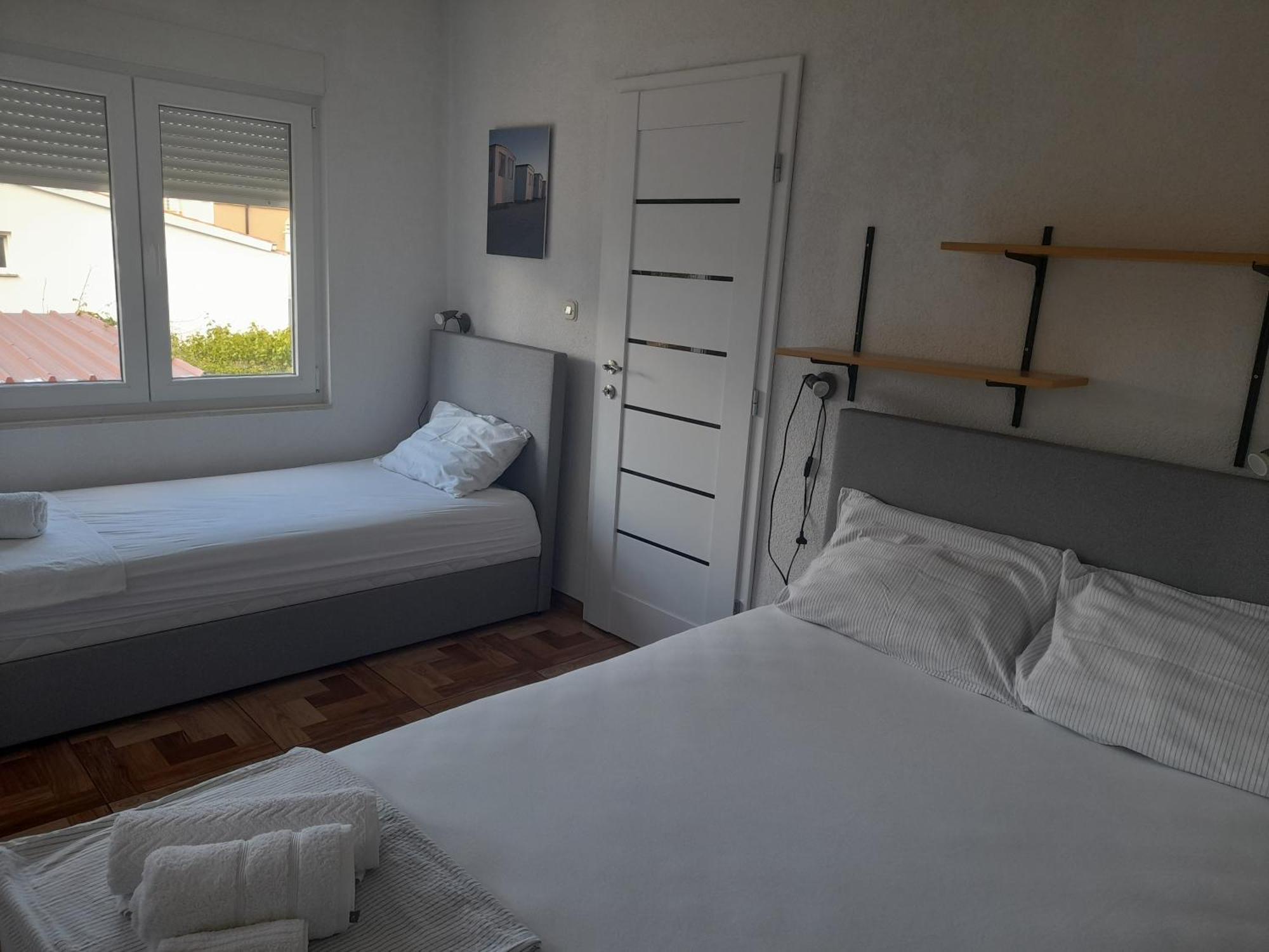 Apartments Malou Baška Voda Oda fotoğraf